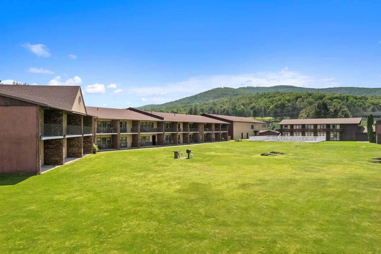 Shadowbrook Resort Tunkhannock Exterior photo