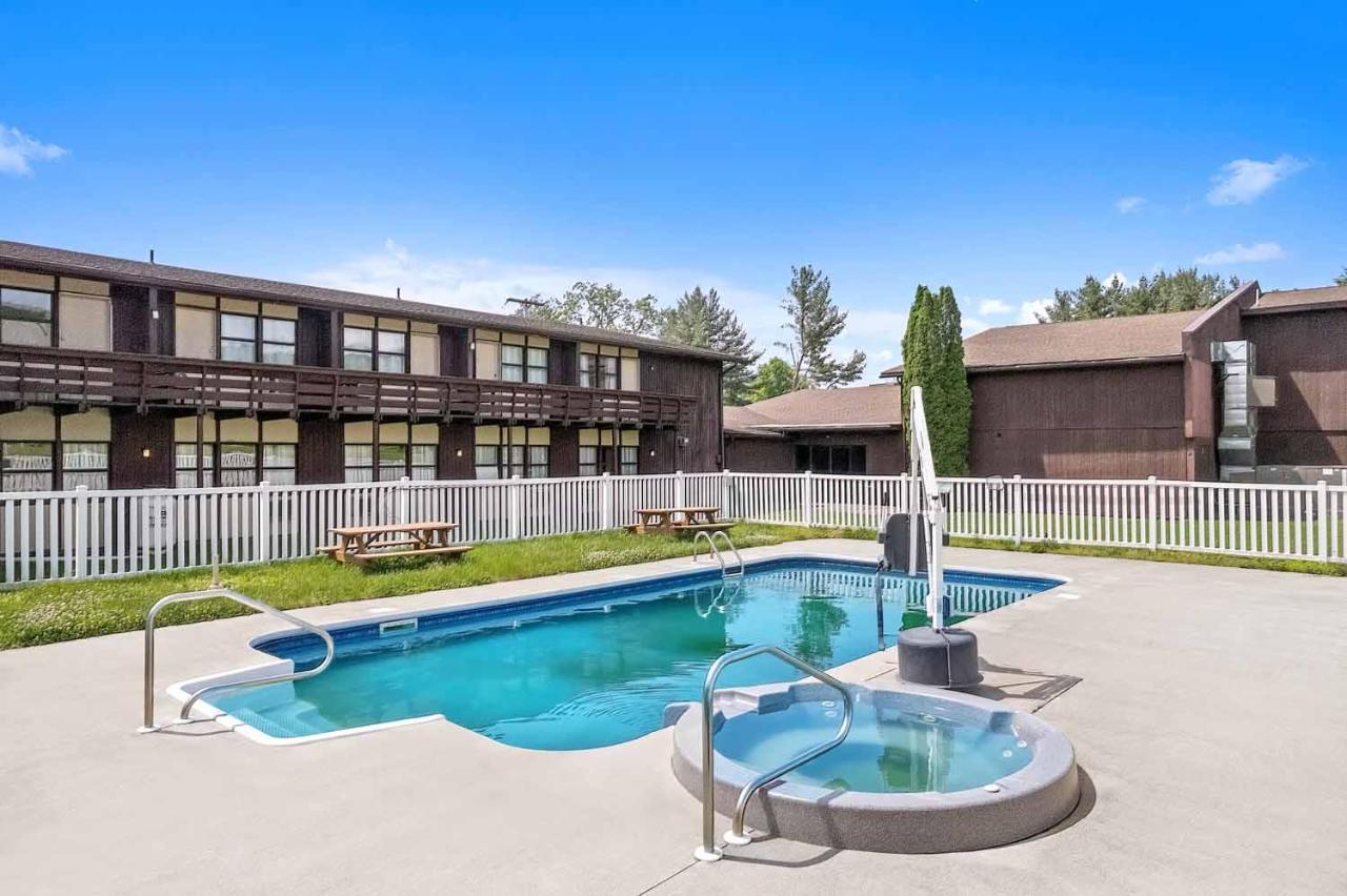 Shadowbrook Resort Tunkhannock Exterior photo